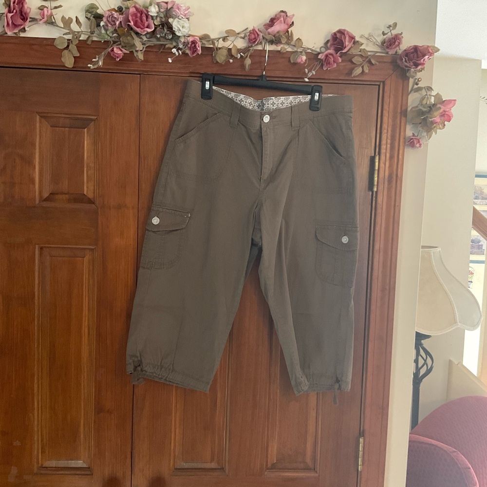 Casual Brown Cargo Capris, Lee, size 16, great condition!